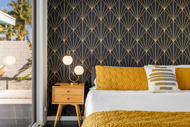 Elegant black and gold wallpaper