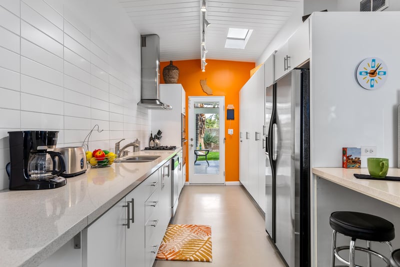 Lots of counterspace in this kitchen