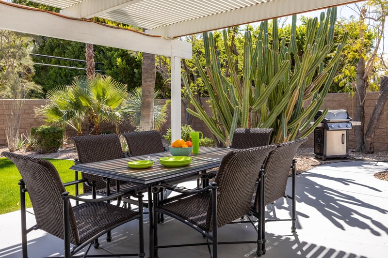 Outdoor dining for six