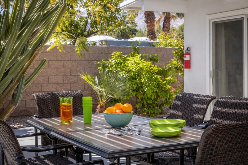 Take your meals al fresco