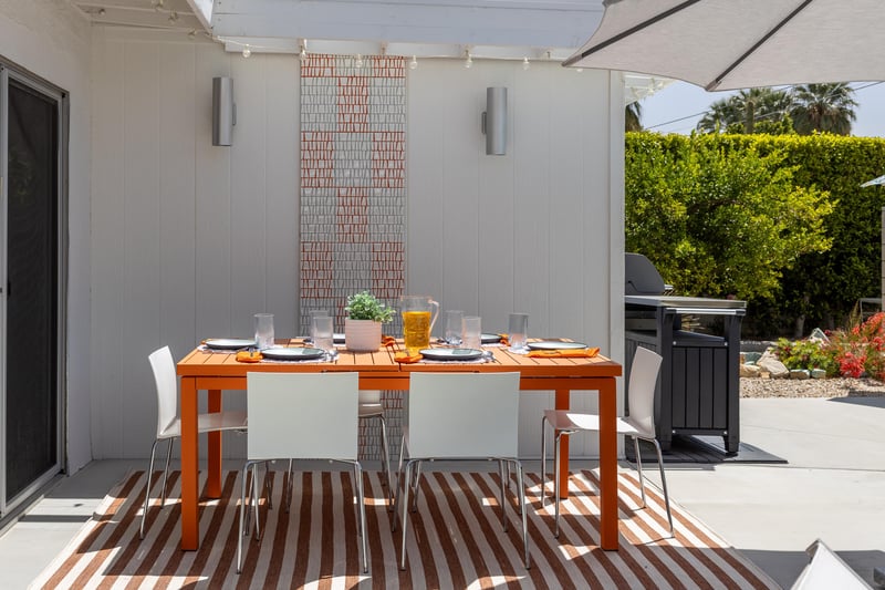 Al fresco dining for six