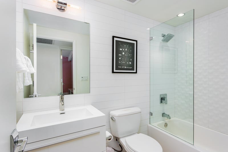 Sparkling guest bath