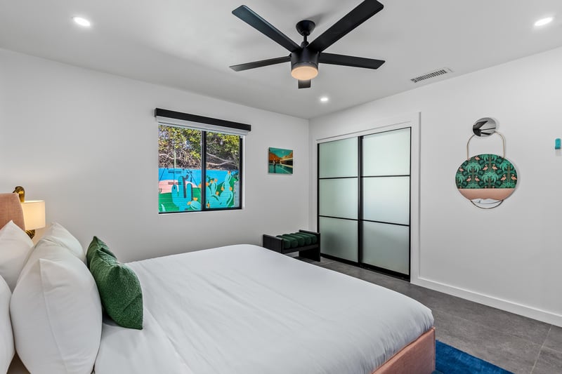 Private guest bedroom