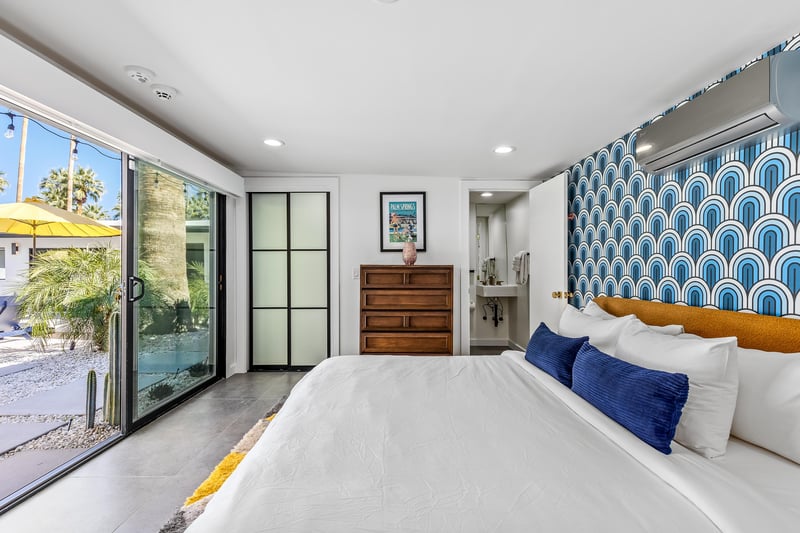 Easy access to the pool