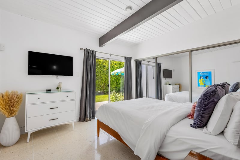 Easy access to the backyard