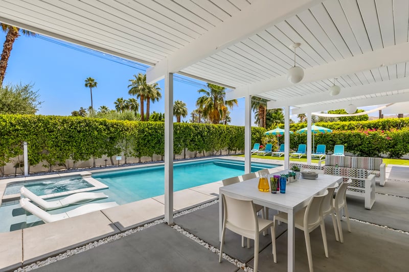 Take your meals al fresco