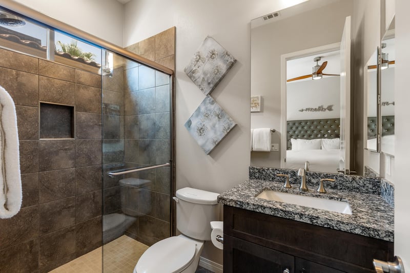 Second primary suite en suite bathroom