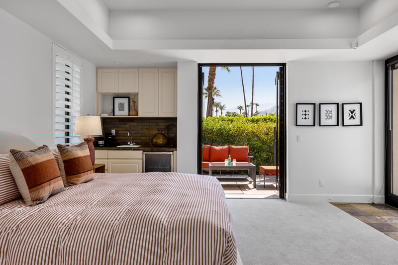 Private guest bedroom