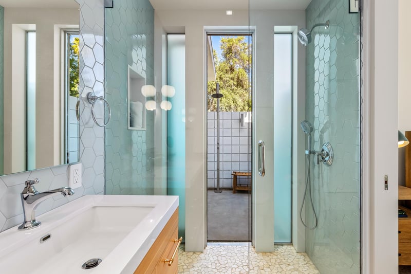 Guest Suite Connected Bath