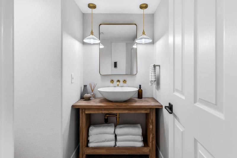 Half bathroom near the kitchen