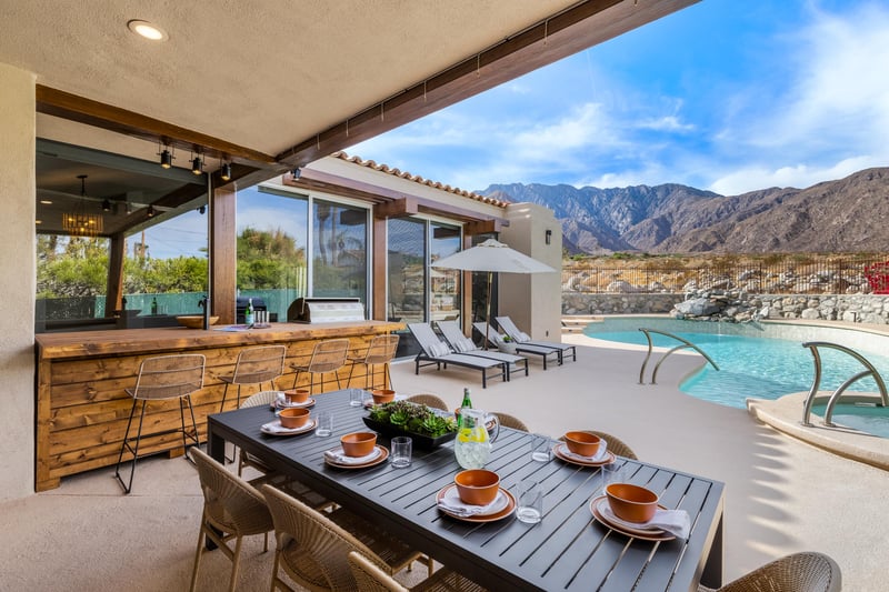 Covered al fresco dining for 8