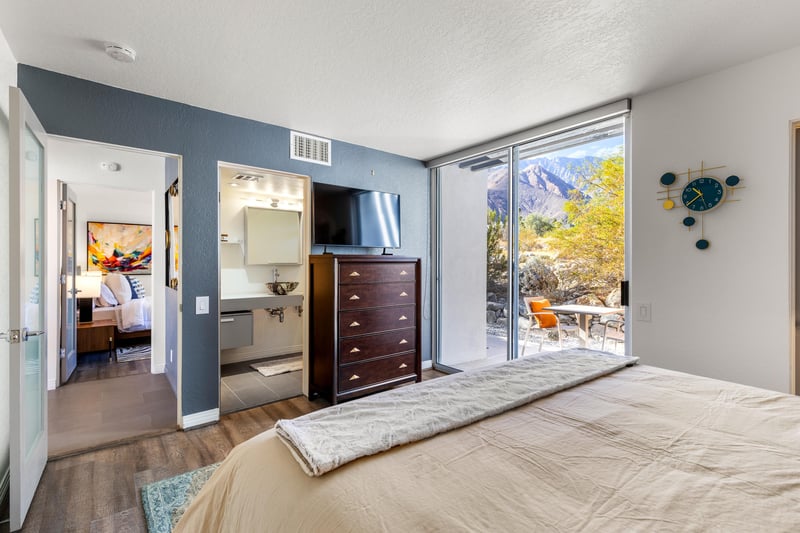 Guest bedroom