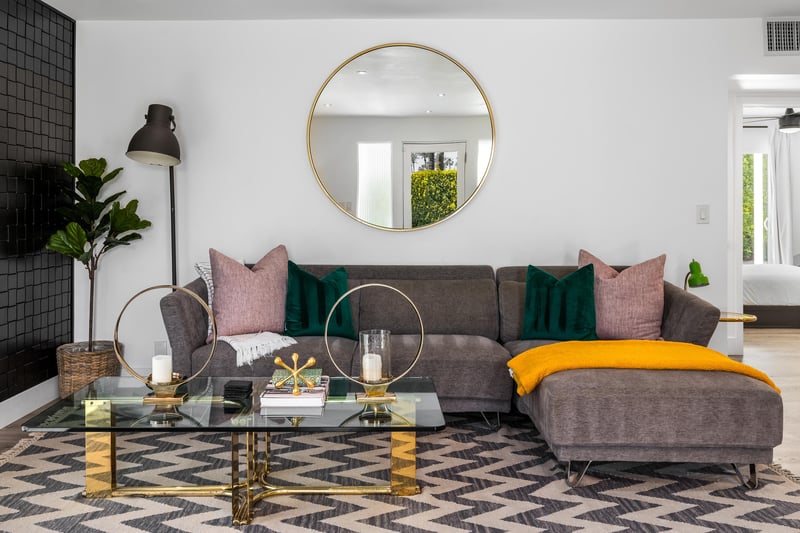 Cozy, modern couches and design elements eerywhere