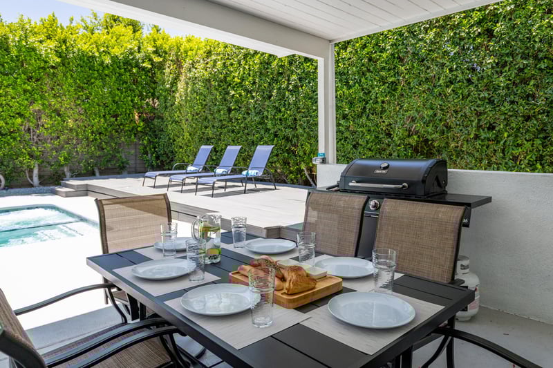 Al Fresco Dining for 6 with BBQ