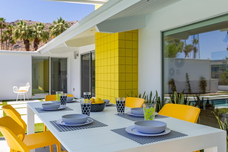 Al fresco dining for 6