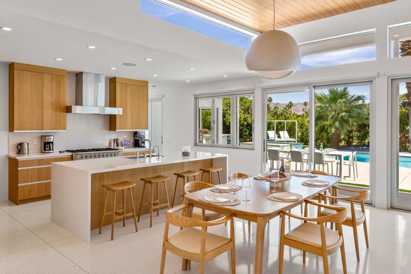 Incredible flow from kitchen to dining room