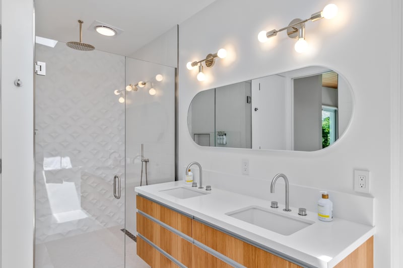 Primary en suite bathroom with dual sinks