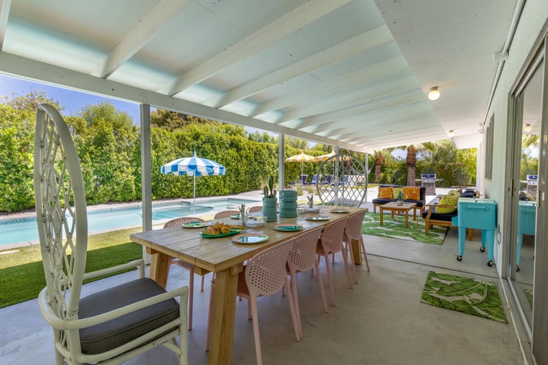 Al fresco covered dining for 10