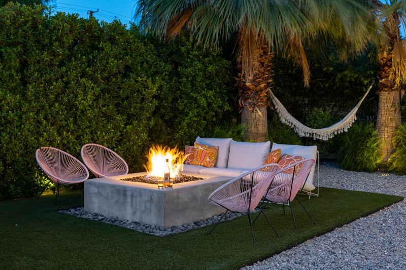 Time to gossip around the firepit