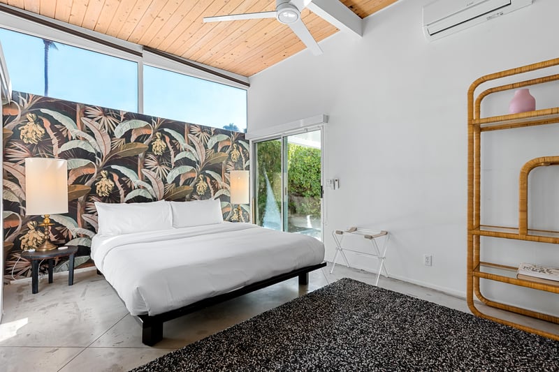 Trendy bedroom wallpaper