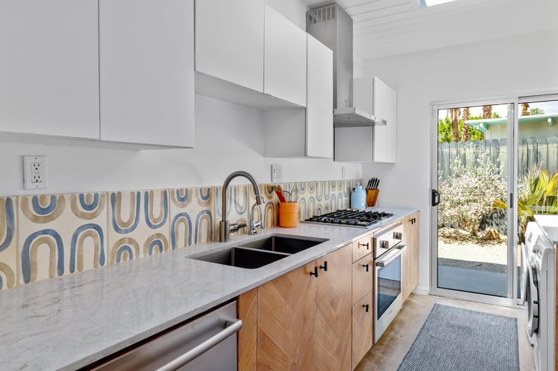 Modern, sleek gorgeous kitchen