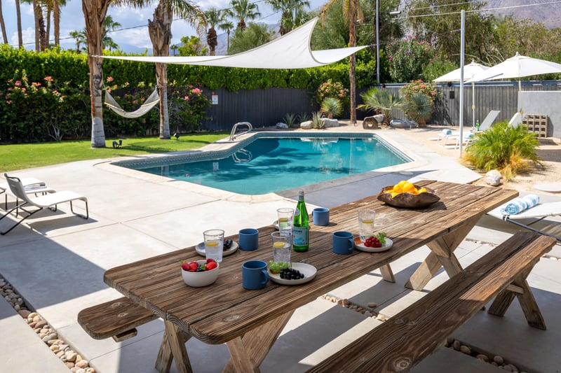 Outdoor al fresco dining