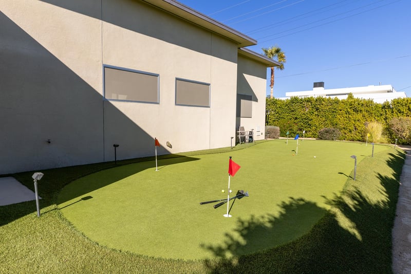 Practice your putts on the putting green