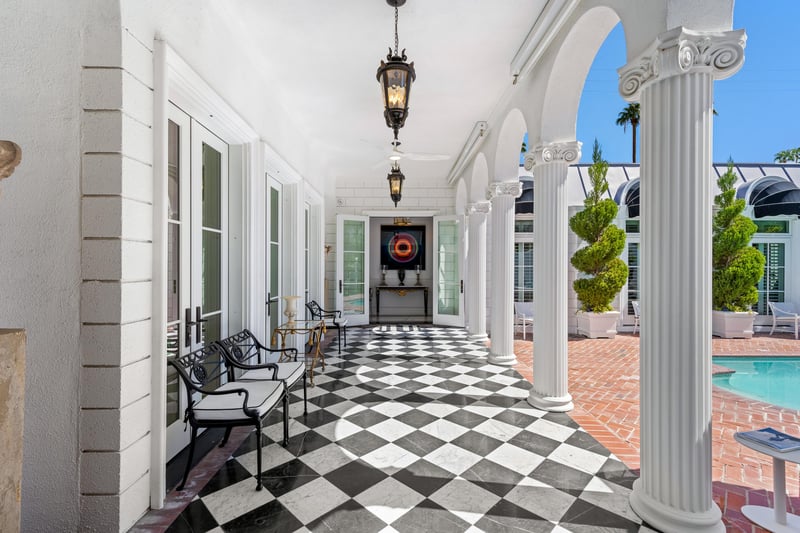 Entryway into La Petite Maison