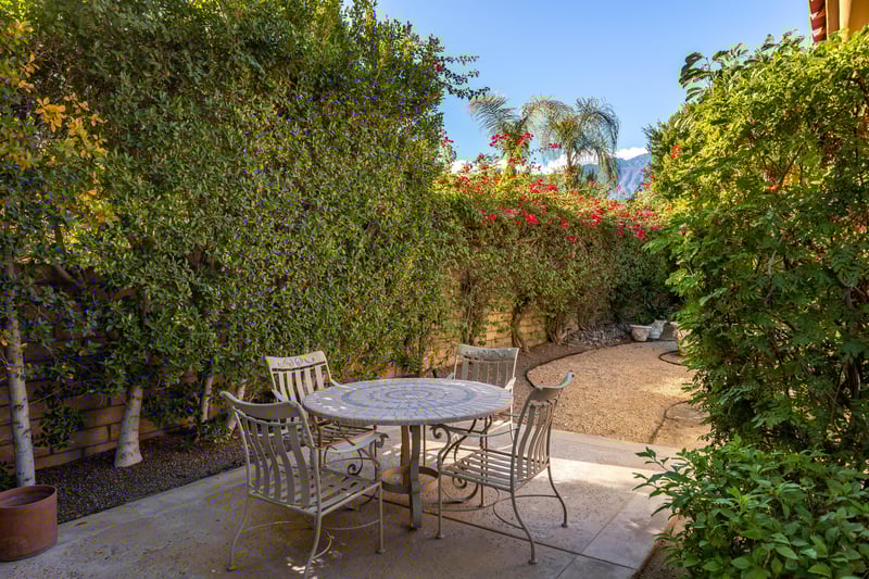 Private outdoor dining