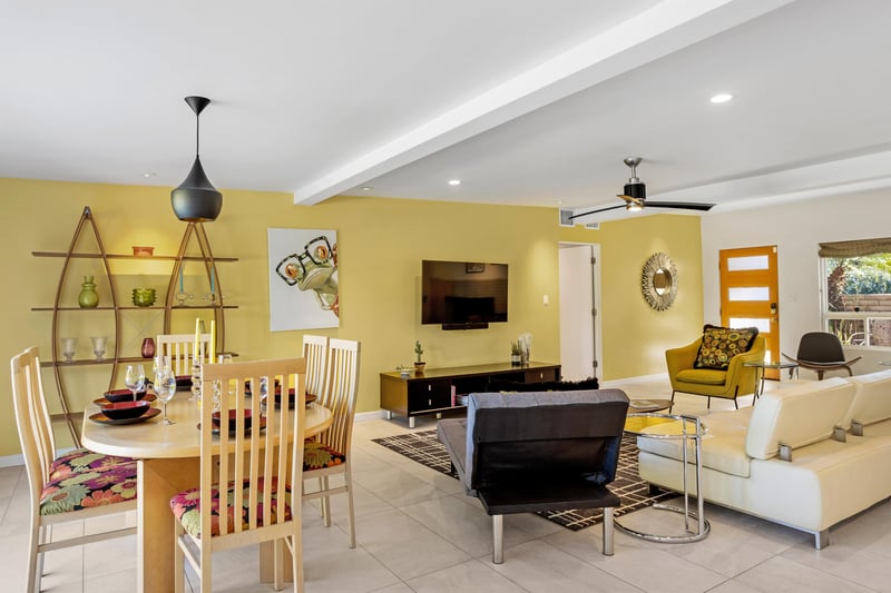 Freeflowing floorplan