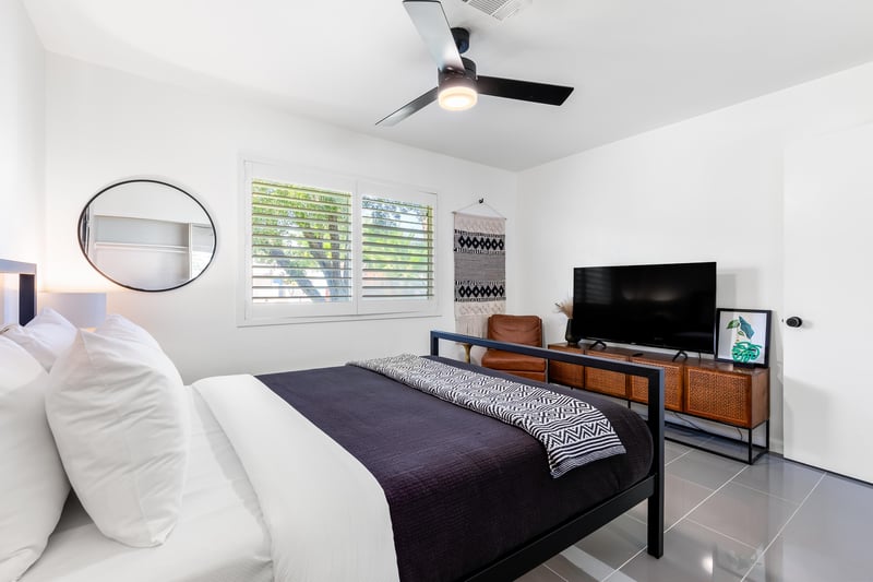 Private guest bedroom