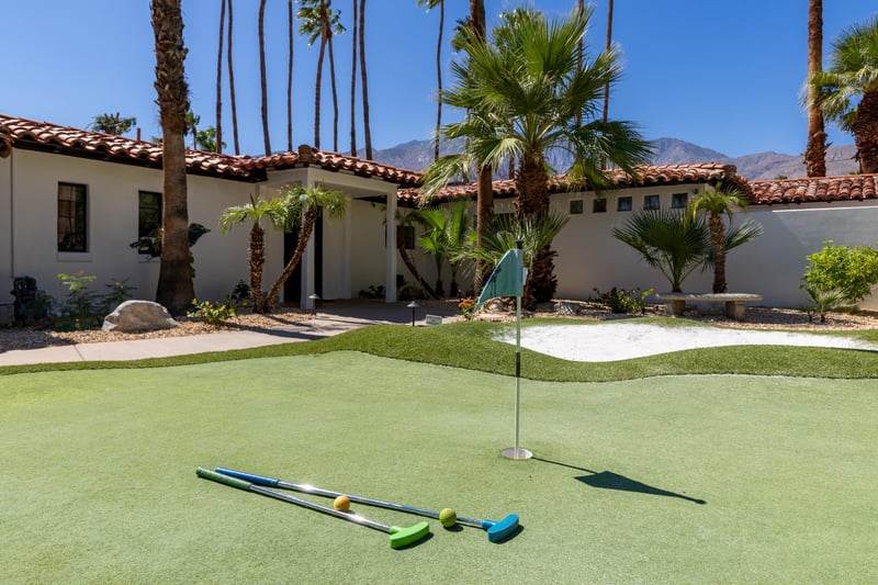 Huge putting green to practice your putts
