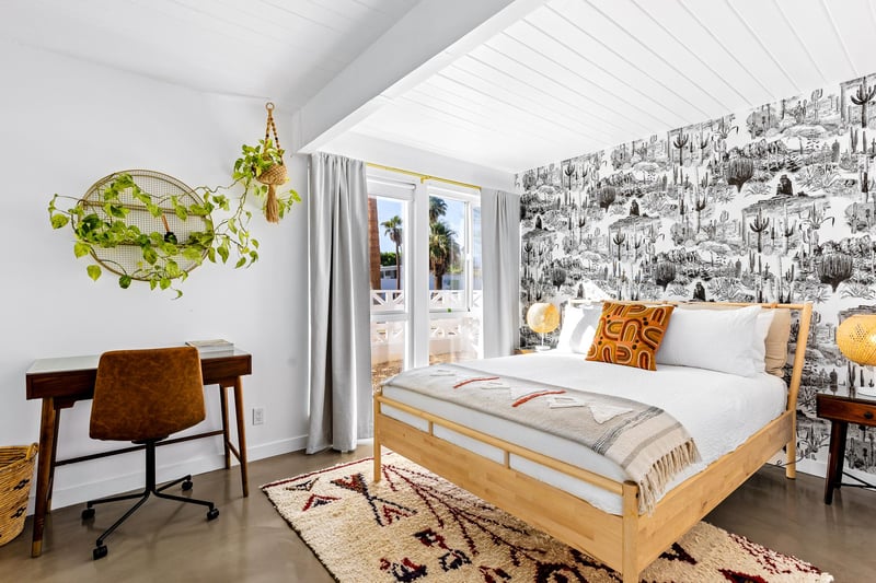 Guest bedroom with queen bed