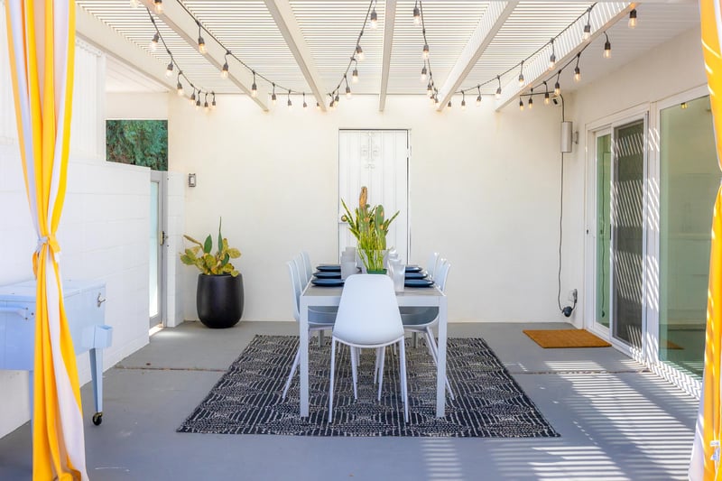 Shaded al fresco dining