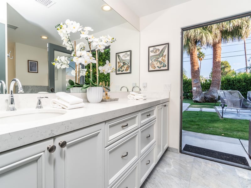 Pamper yourself in the luxurious bathroom