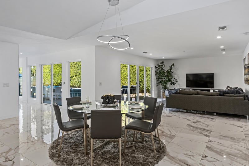 Fabulous Indoor dining for 6