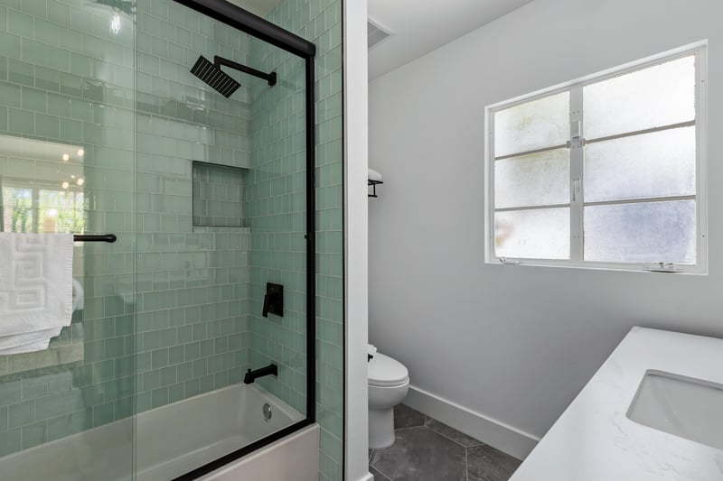 Guest shower with waterfall feature