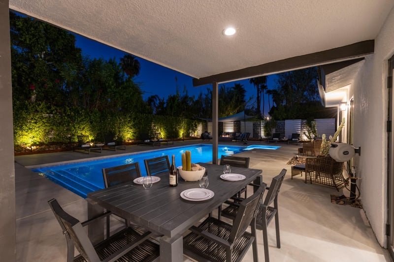 Al fresco dining at night