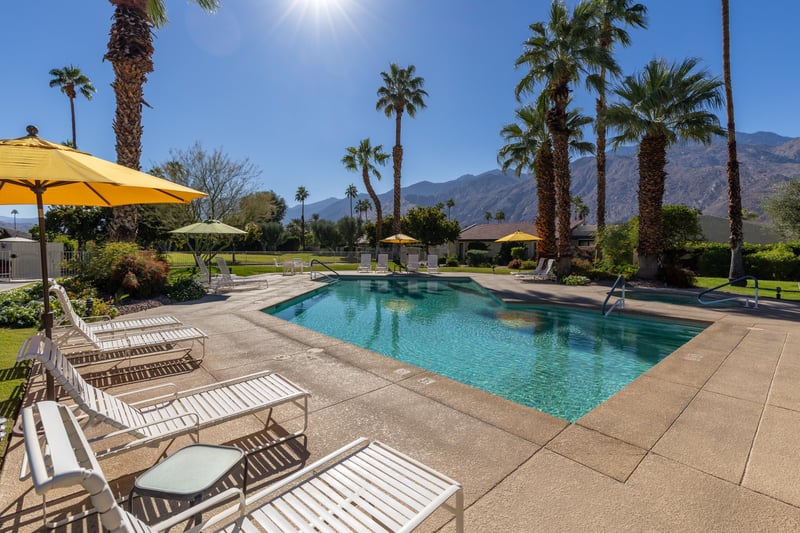 Tons of space to lounge area