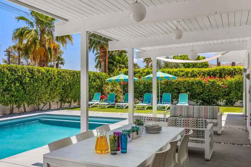 Outdoor dining for eight