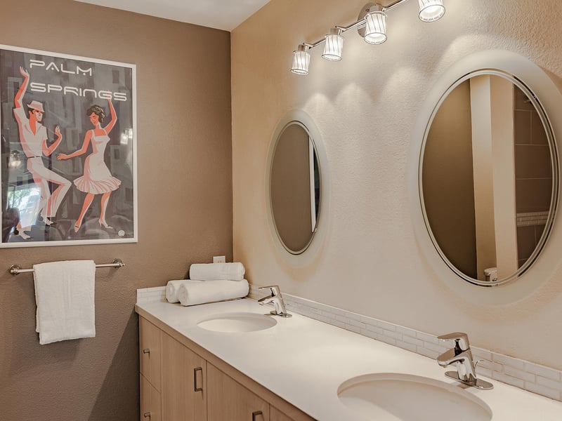 Ensuite bath with double vanity