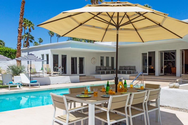 Poolside alfresco dining