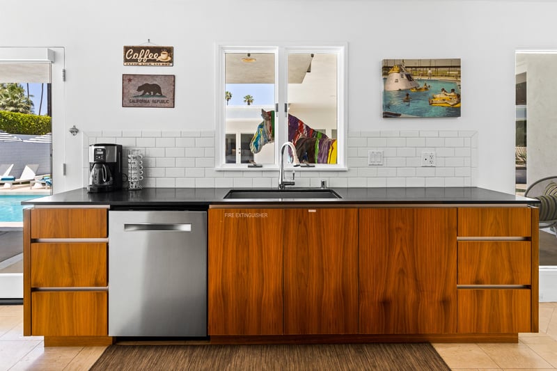 Fully equipped kitchen