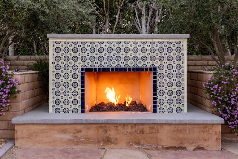 Outdoor fireplace