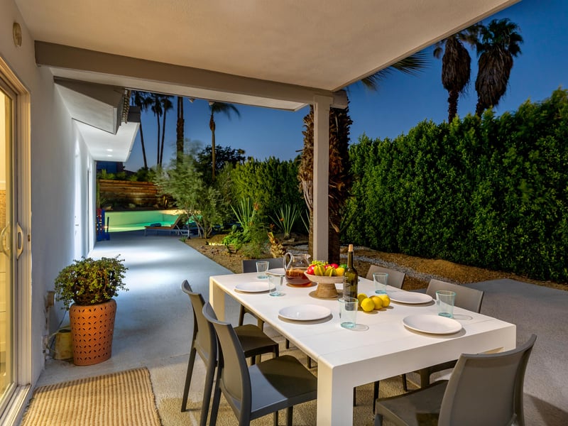 Al fresco dining at night