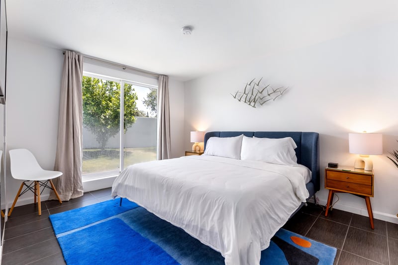 Private guest bedroom