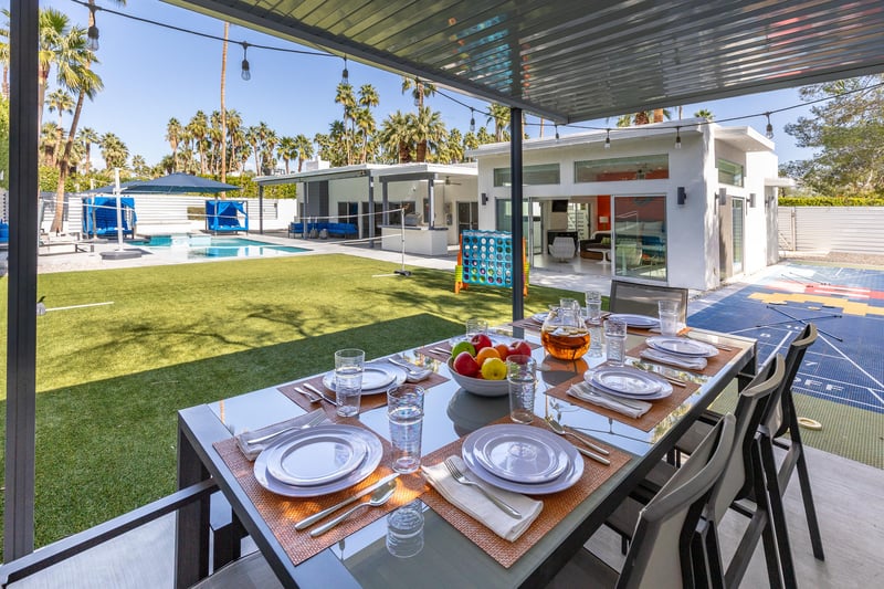 Take your meals in the fresh air