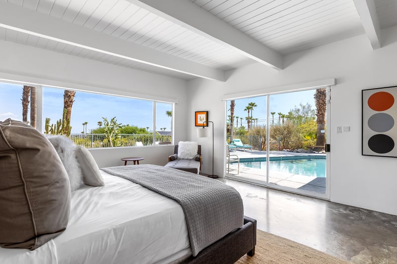 Amazing views of the pool