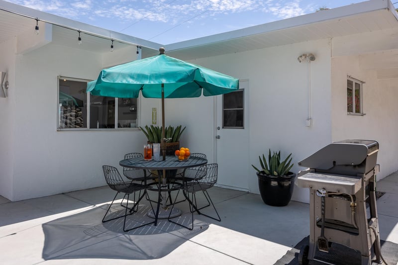 Outdoor dining for four