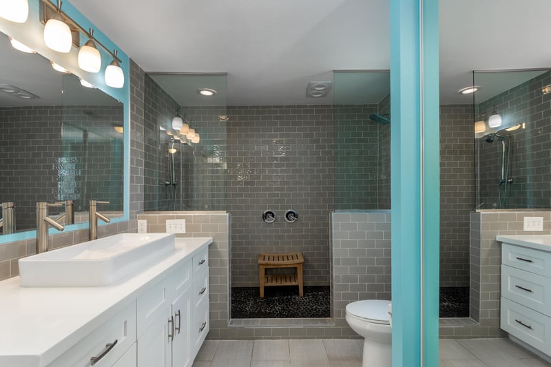 Pamper yourself in the luxurious bathroom